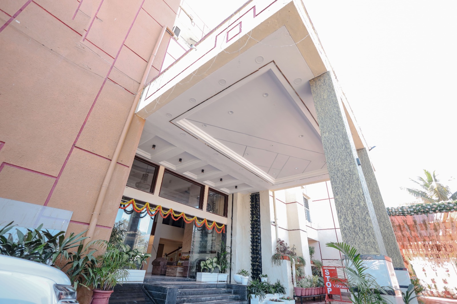 Hotels near ujjain mahakal temple - waiting area